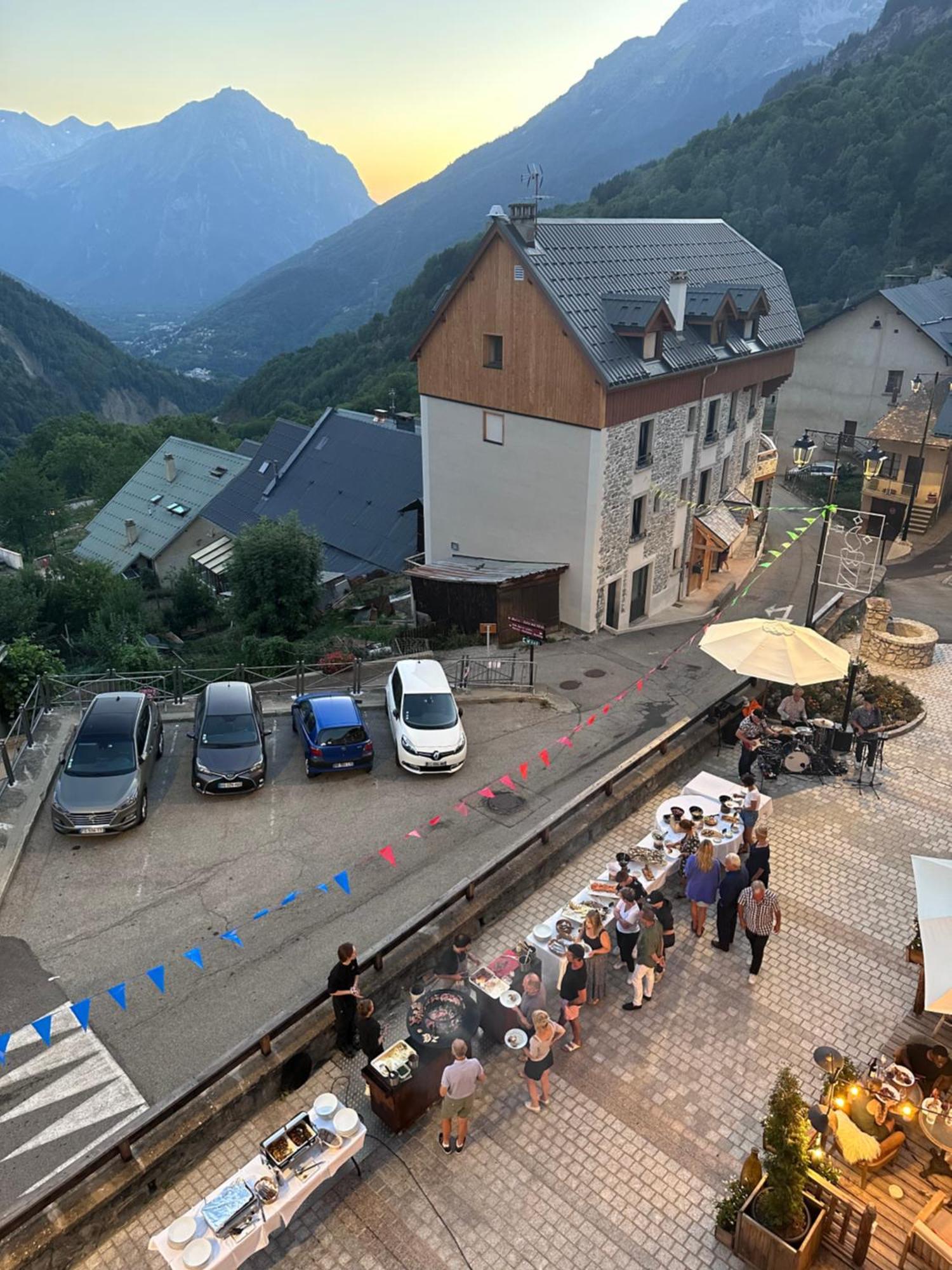 Hotel Le V De Vaujany Exterior foto